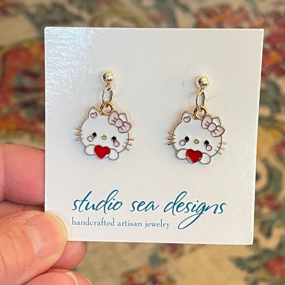 Hello Kitty Sterling Silver Earrings-Hello Kitty with Heart Earrings-New! - Picture 1 of 1